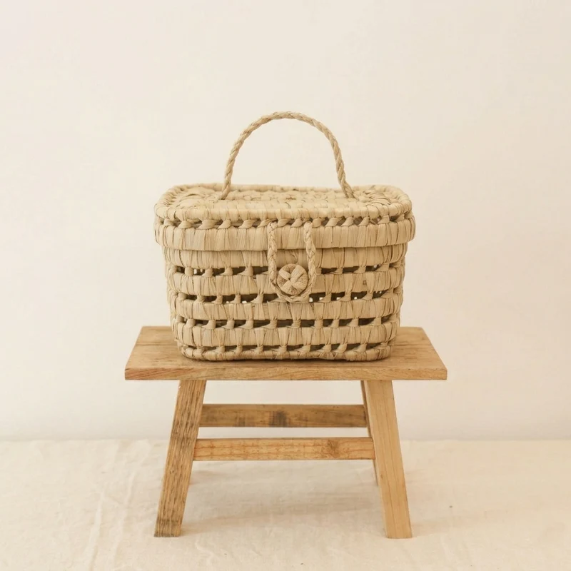 Bolsa tote de ráfia natural tecida à mão