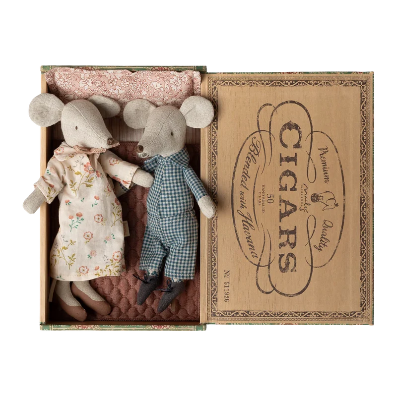 Abuelos en caja de puros Maileg