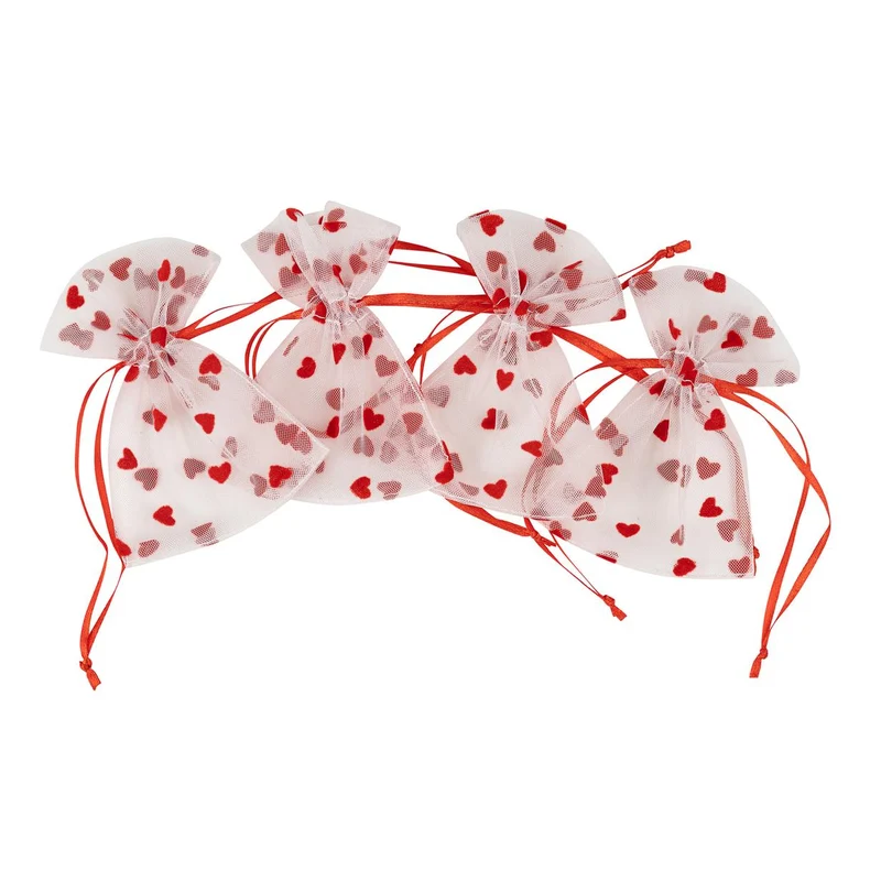 Sacos em forma de coração de organza branca e vermelha