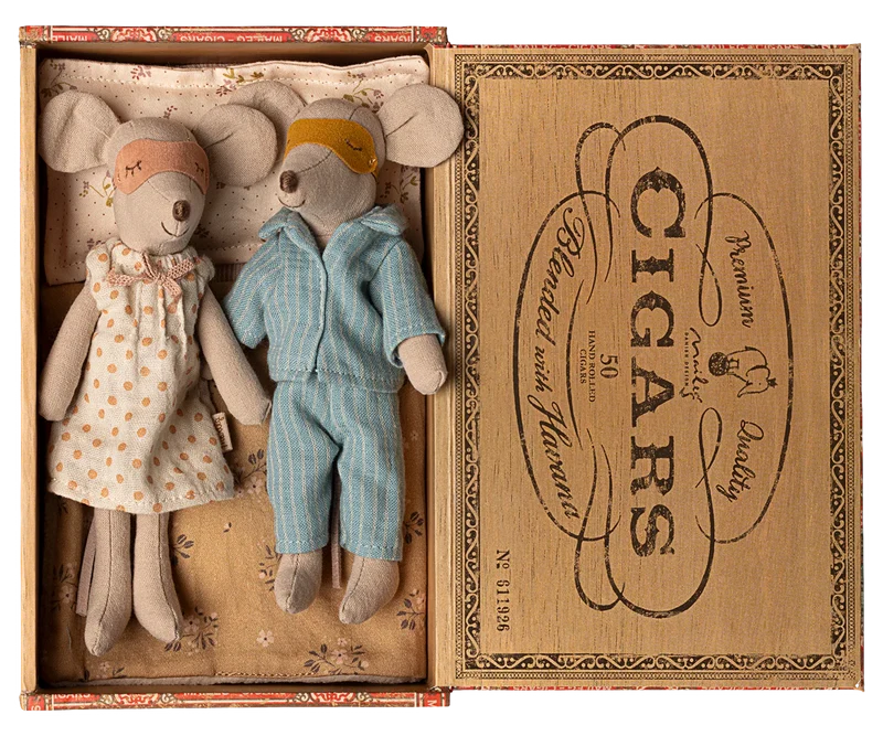 Mamá y Papá en caja de cigarros Maileg