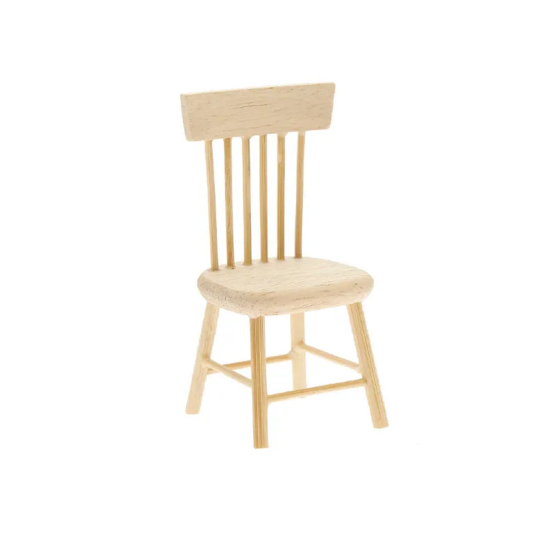 Silla de madera miniatura ratón