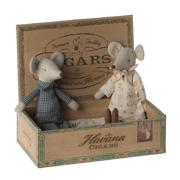 Abuelos en caja de cigarros Maileg