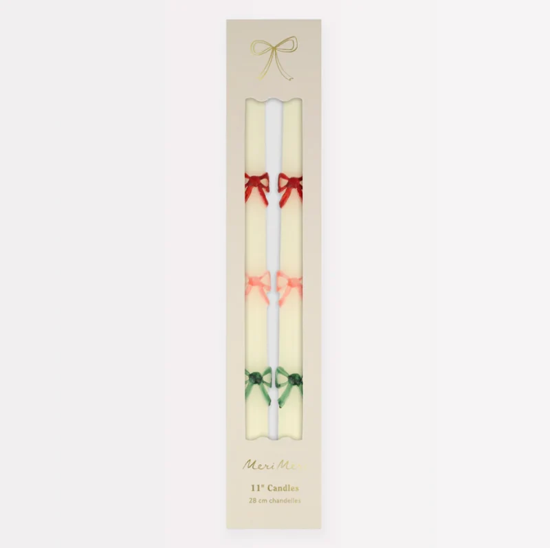 Conjunto de velas longas com arcos coloridos