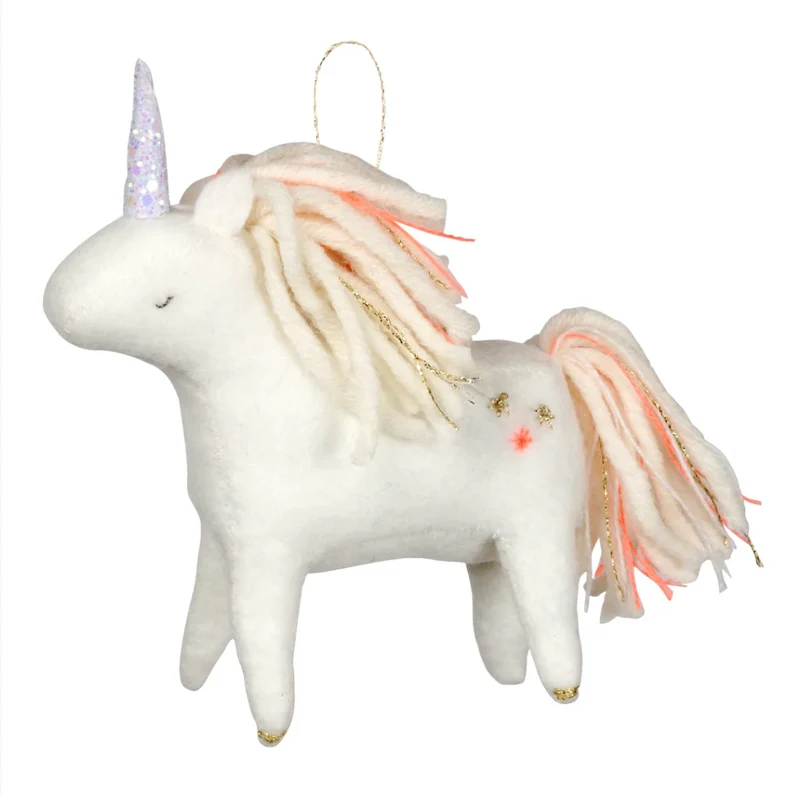 Unicórnio em feltro pendurado
