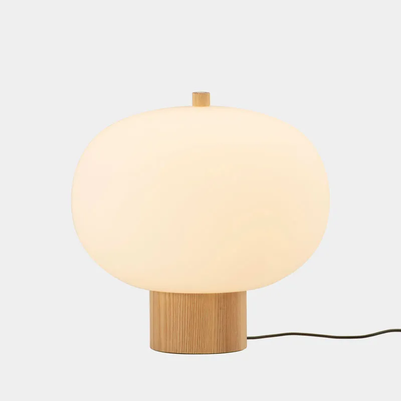 Lámpara de sobremesa bola LedsC4 Ilargi LED madera clara 2700K táctil Ø32cm 10-6011-93-F9