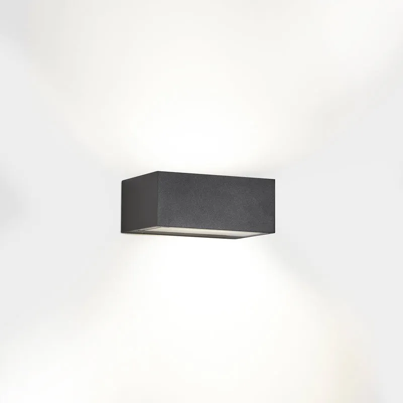Aplique de exterior LedsC4 Nemesis Led gris urbano CCT regulable IP65 17cm 05-E026-Z5-EH