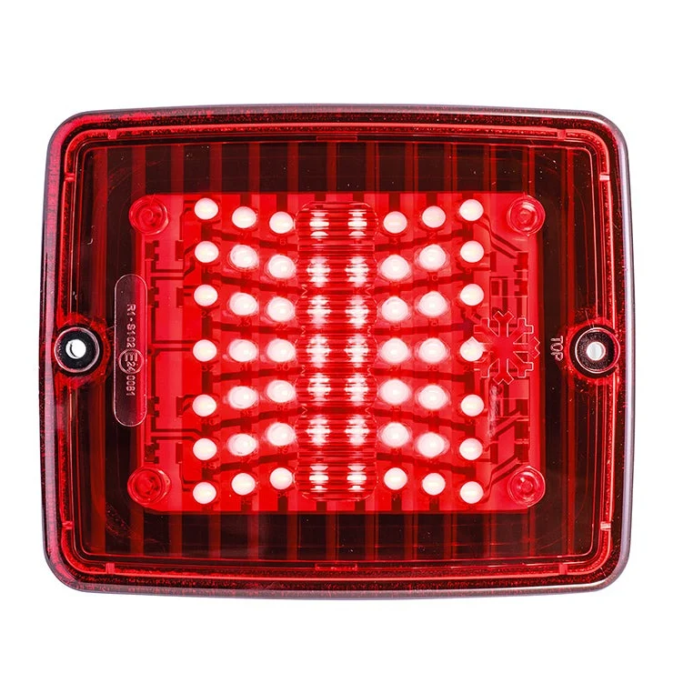Luz trasera/luz de freno rectangular LED Strands IZE con lente roja