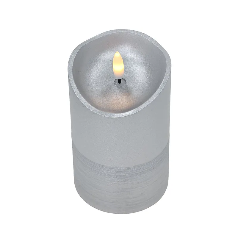 KLC070P Vela LED Cera Estriada Mediana Plata 7.5x14cm.(2 Baterías AA no incluidas)