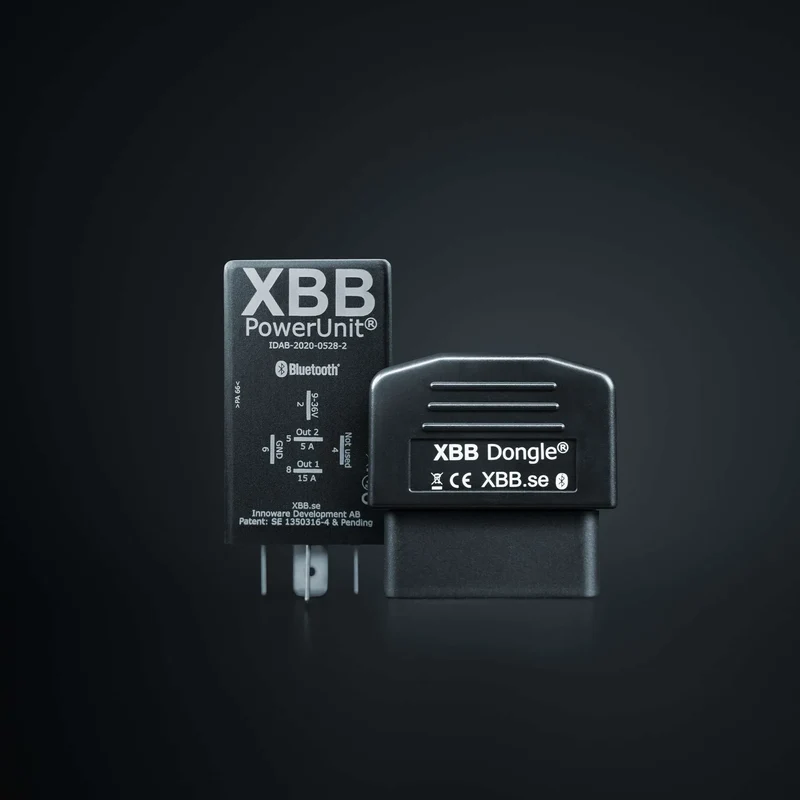 El kit Strands XBB OBD2 incluye el adaptador XBB y la unidad de potencia XBB